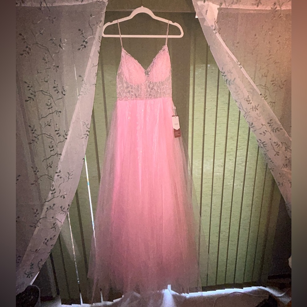 Elegant Pink Tulle Gown